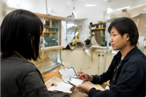 店舗でのお客様対応